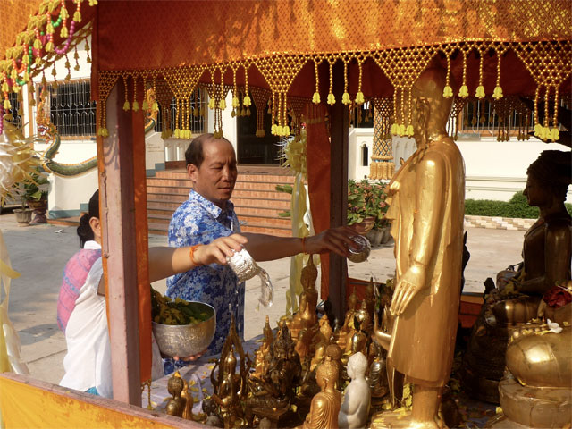 Washing Buddha